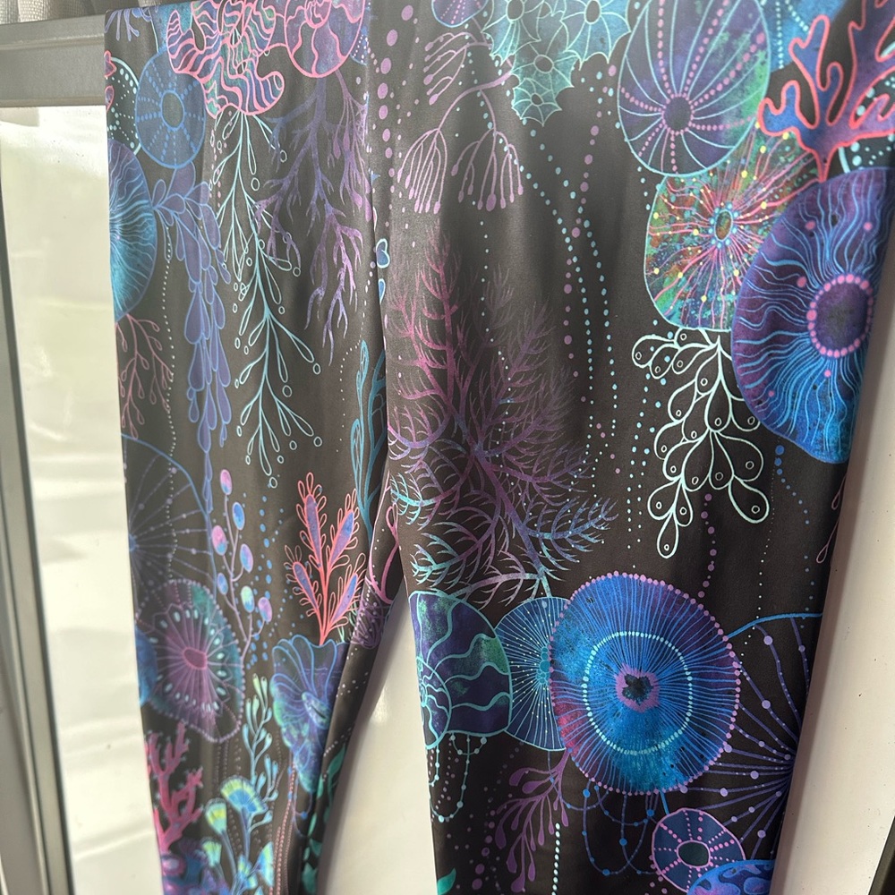 Black milk leggings - “vintage” sea jellies black and vibrant - size Medium